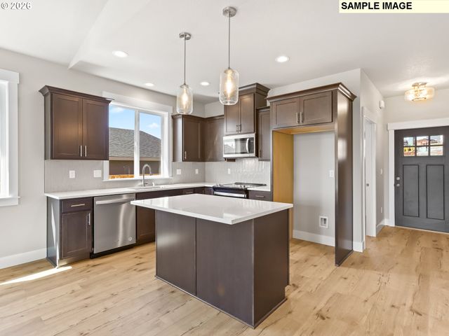 2221 E JUNIPER Cir 15, La Center, WA 98629