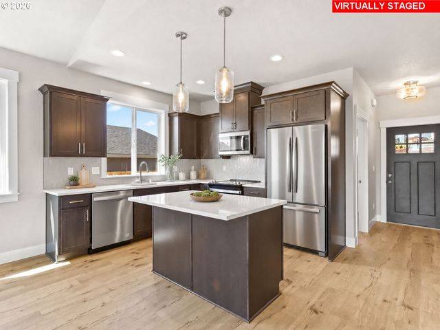 2221 E JUNIPER Cir 15, La Center, WA 98629