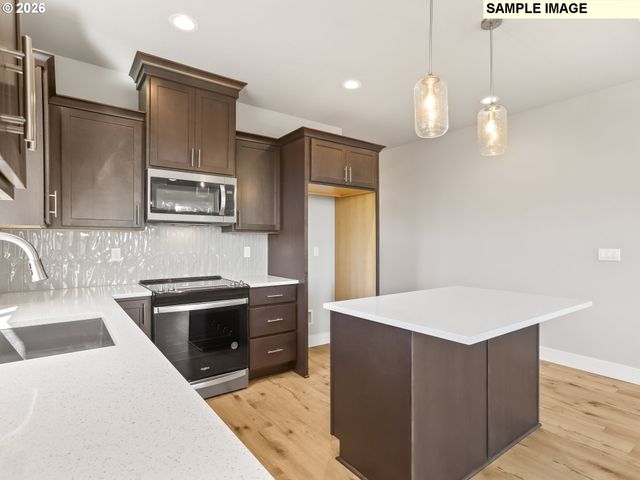 2221 E JUNIPER Cir 15, La Center, WA 98629