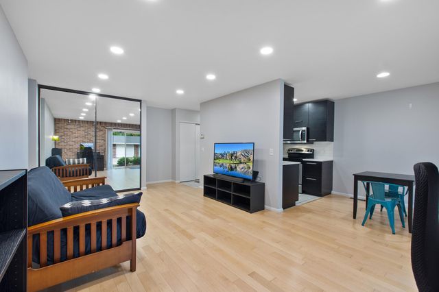 6317 Alderwood Bay A, Woodbury, MN 55125