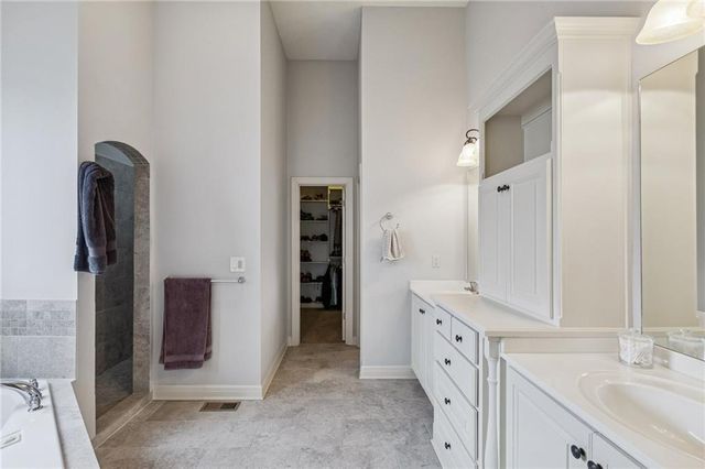 15002 S Glen Eyrie Street, Olathe, KS 66061