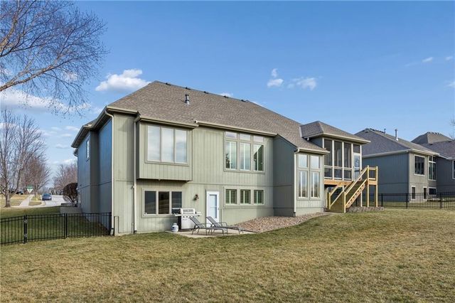 15002 S Glen Eyrie Street, Olathe, KS 66061