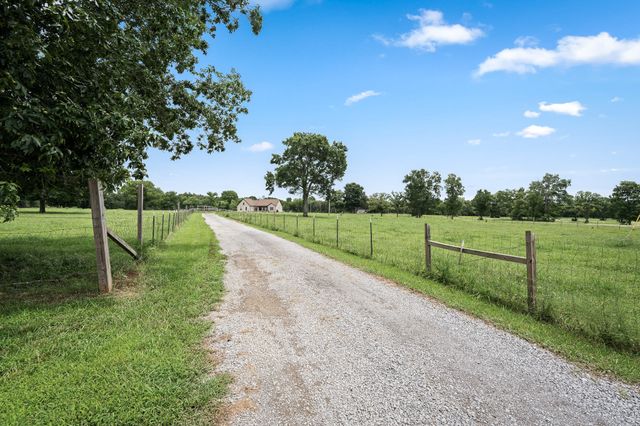 209 Adams Ln, Bell Buckle, TN 37020