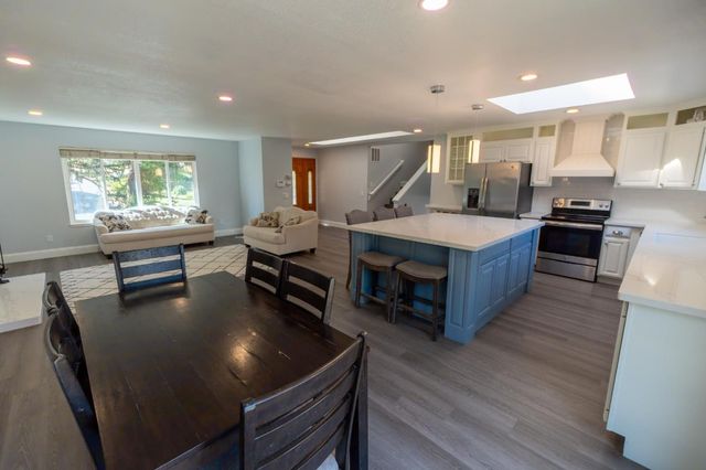 15105 Charter Oak Boulevard, Salinas, CA 93907