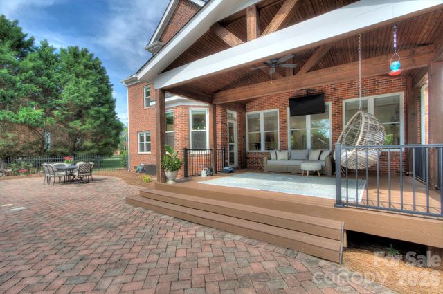 7005 Shadow Rock Court, Matthews, NC 28104