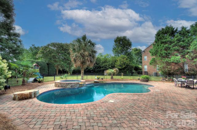 7005 Shadow Rock Court, Matthews, NC 28104
