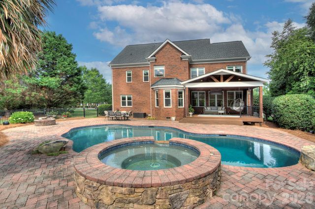 7005 Shadow Rock Court, Matthews, NC 28104