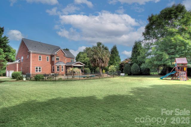7005 Shadow Rock Court, Matthews, NC 28104