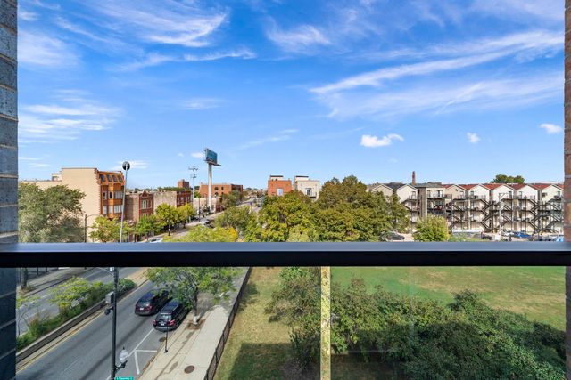 2351 W Flournoy Street 202, Chicago, IL 60612