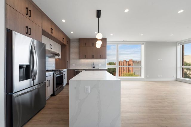 2351 W Flournoy Street 202, Chicago, IL 60612