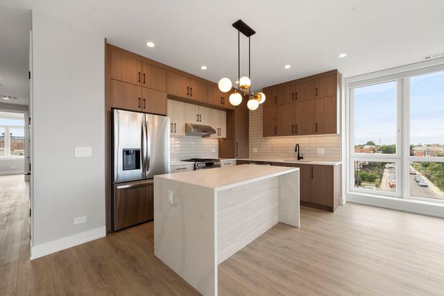 2351 W Flournoy Street 202, Chicago, IL 60612