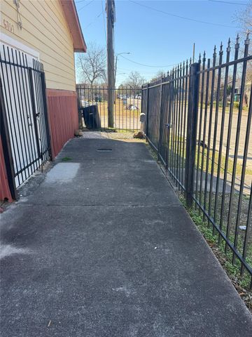 6701 Eastwood Street 1, Houston, TX 77021