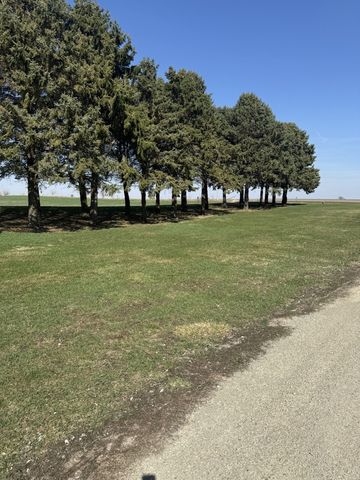 19381 Luther Road, Sterling, IL 61081