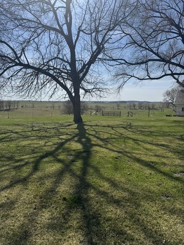 19381 Luther Road, Sterling, IL 61081