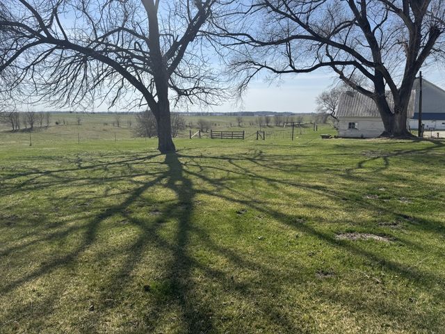 19381 Luther Road, Sterling, IL 61081