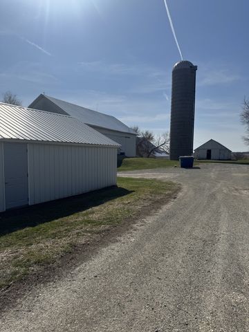 19381 Luther Road, Sterling, IL 61081