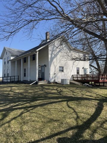 19381 Luther Road, Sterling, IL 61081