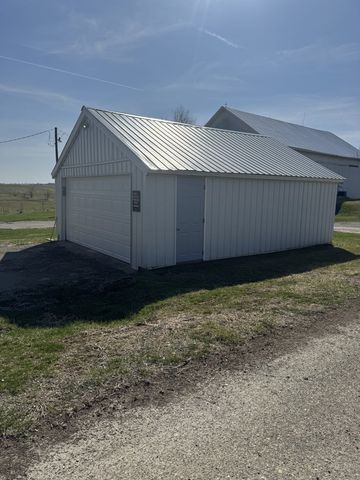 19381 Luther Road, Sterling, IL 61081