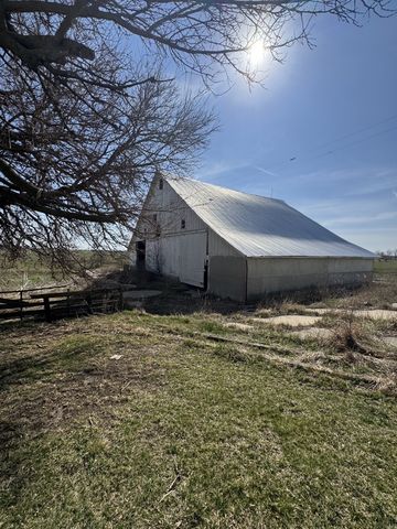 19381 Luther Road, Sterling, IL 61081