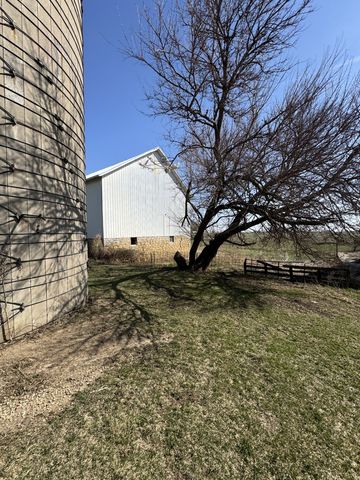 19381 Luther Road, Sterling, IL 61081