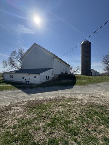 19381 Luther Road, Sterling, IL 61081