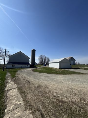 19381 Luther Road, Sterling, IL 61081