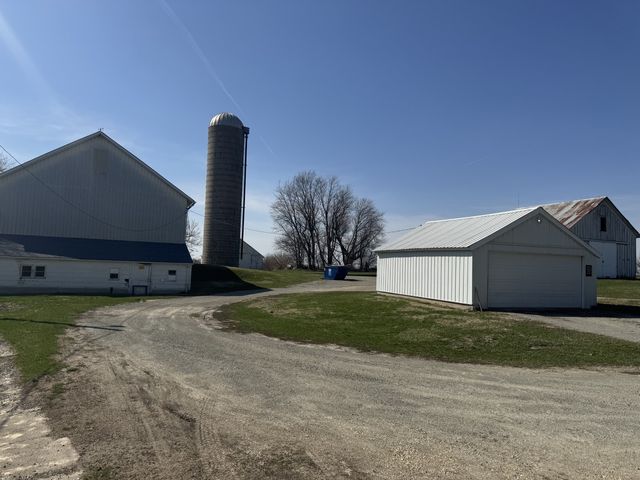 19381 Luther Road, Sterling, IL 61081