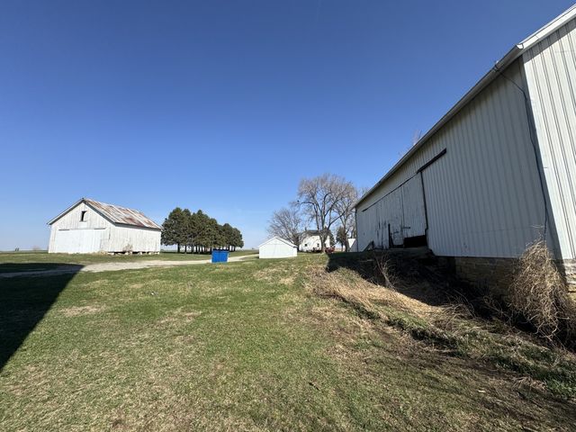 19381 Luther Road, Sterling, IL 61081
