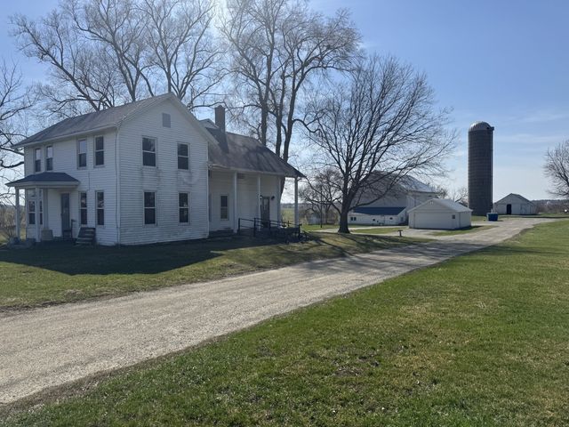 19381 Luther Road, Sterling, IL 61081