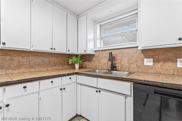 1104 9Th Street, Barling, AR 72923