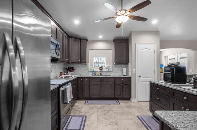 4330 W Drake Lane, Citrus Springs, FL 34433