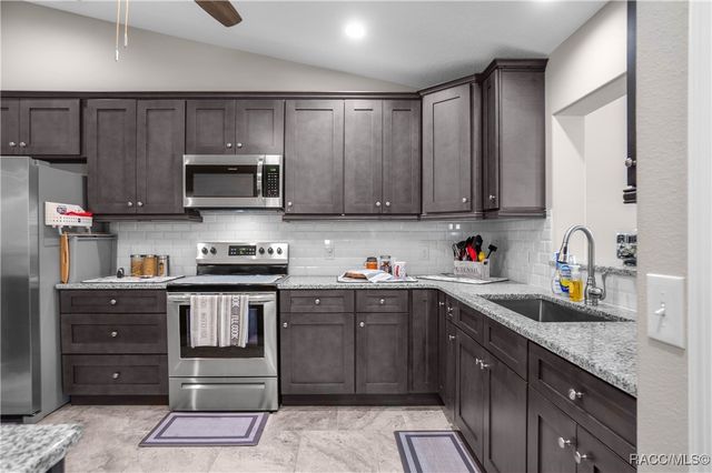 4330 W Drake Lane, Citrus Springs, FL 34433