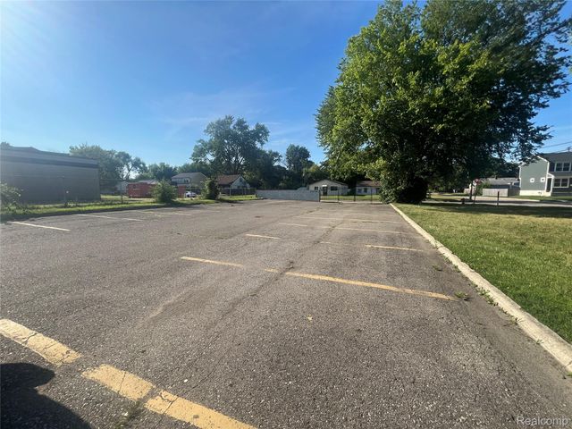 427 E 8 Mile Road, Hazel Park, MI 48030