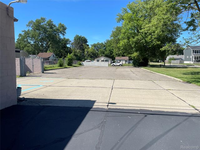 427 E 8 Mile Road, Hazel Park, MI 48030