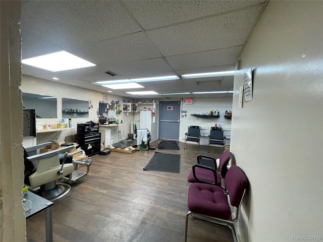427 E 8 Mile Road, Hazel Park, MI 48030