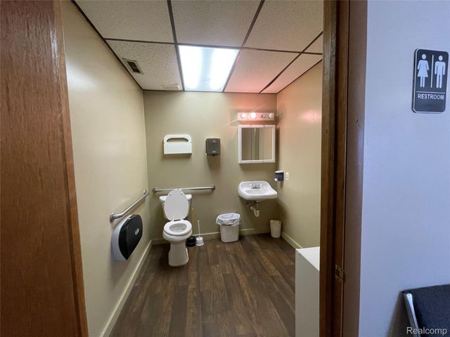 427 E 8 Mile Road, Hazel Park, MI 48030