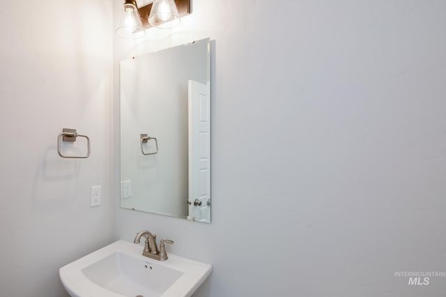 6675 W Fairy Falls Dr, Meridian, ID 83646