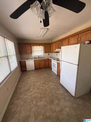 944 RIDGEWOOD CIRCLE, Birmingham, AL 35235