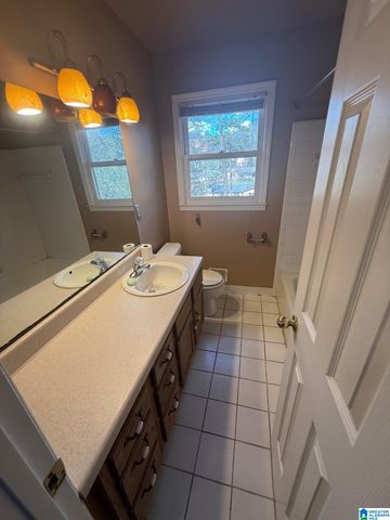 944 RIDGEWOOD CIRCLE, Birmingham, AL 35235