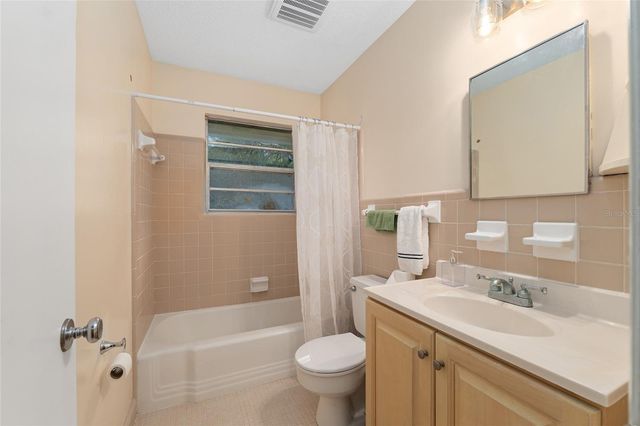 505 NW 37TH PLACE, Gainesville, FL 32609