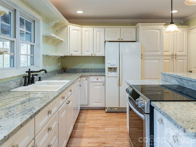 113 5th Street, Black Mountain, NC 28711