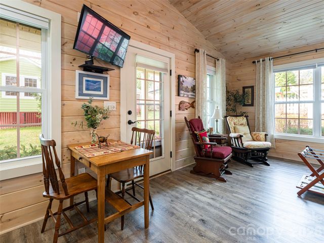 113 5th Street, Black Mountain, NC 28711