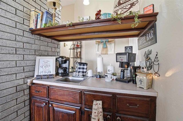 608 NW Waterford Dr, Lawton, OK 73505