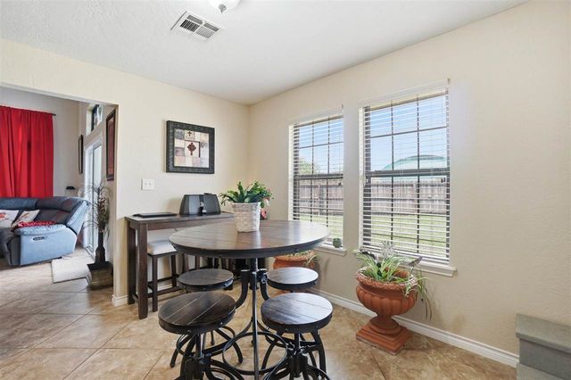 608 NW Waterford Dr, Lawton, OK 73505