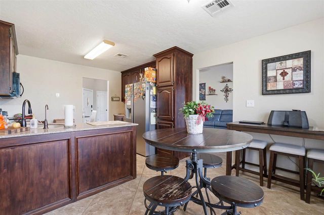 608 NW Waterford Dr, Lawton, OK 73505