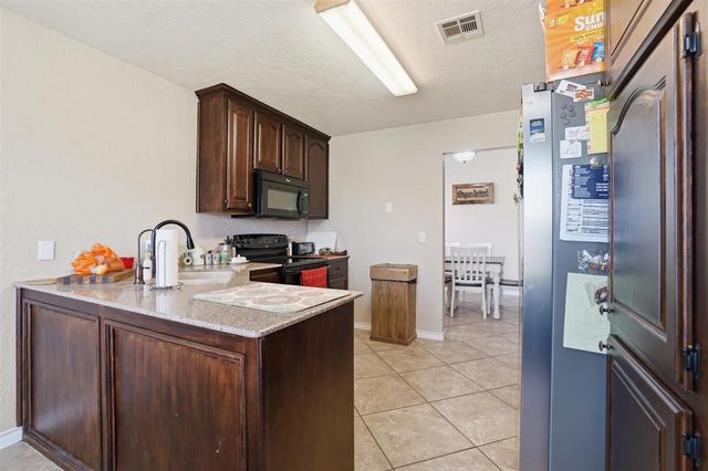608 NW Waterford Dr, Lawton, OK 73505