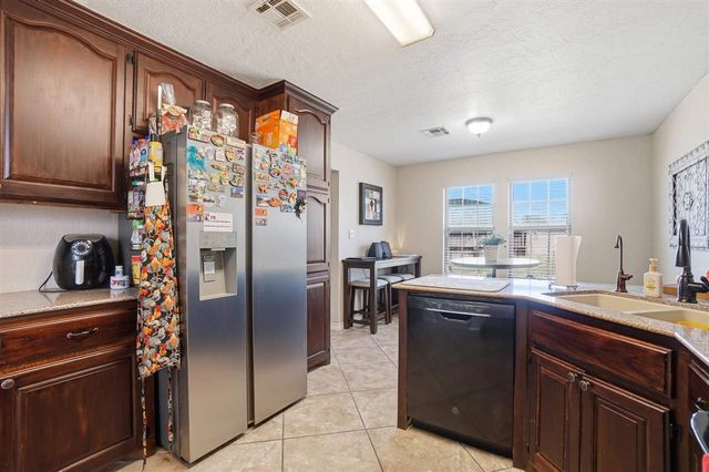 608 NW Waterford Dr, Lawton, OK 73505