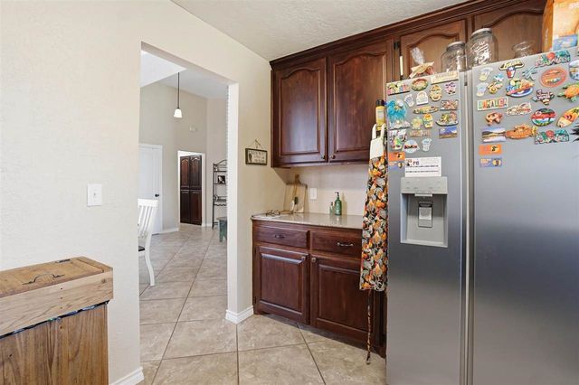 608 NW Waterford Dr, Lawton, OK 73505