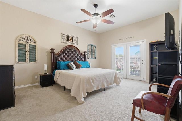 608 NW Waterford Dr, Lawton, OK 73505