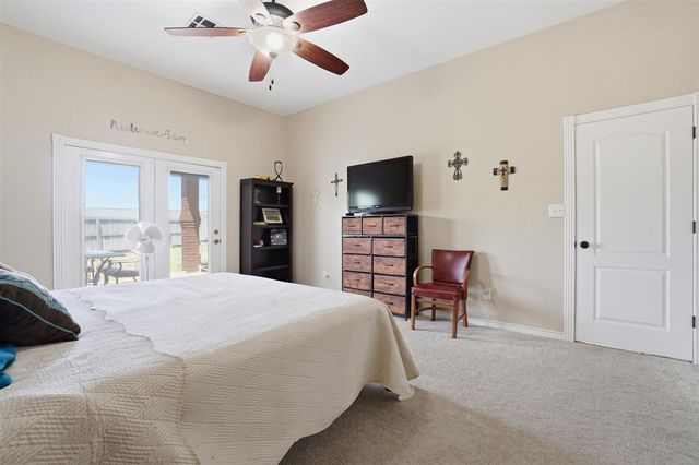 608 NW Waterford Dr, Lawton, OK 73505